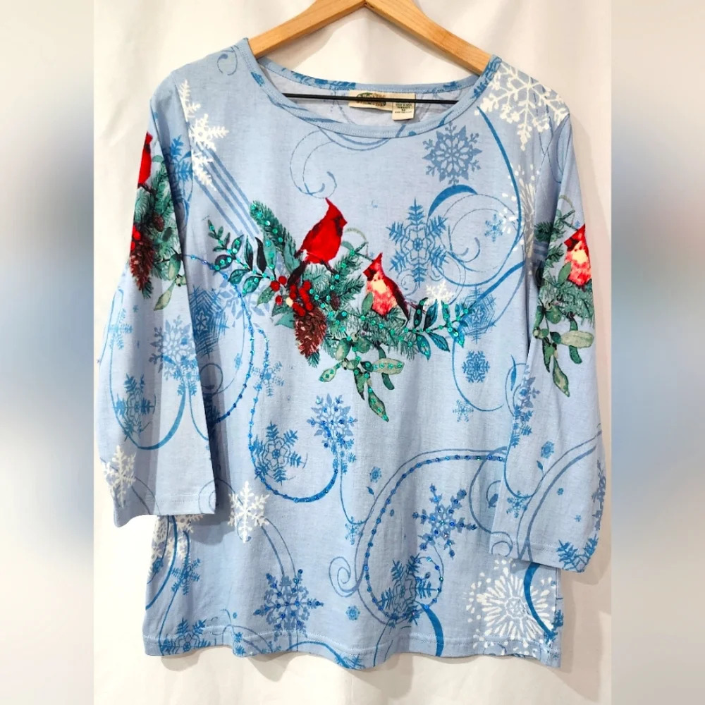 Collections Etc. Women's Sequined Top‎ Size Medium Winter Cardinals Holiday Snow